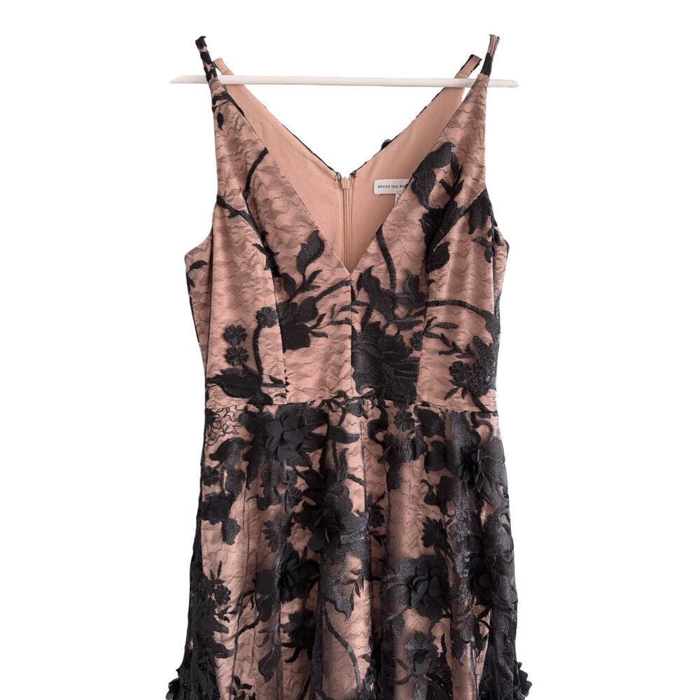 Dress The Population Sidney V-Neck 3D Floral Applique Lace Gown NEW Size Medium - Picture 10 of 10